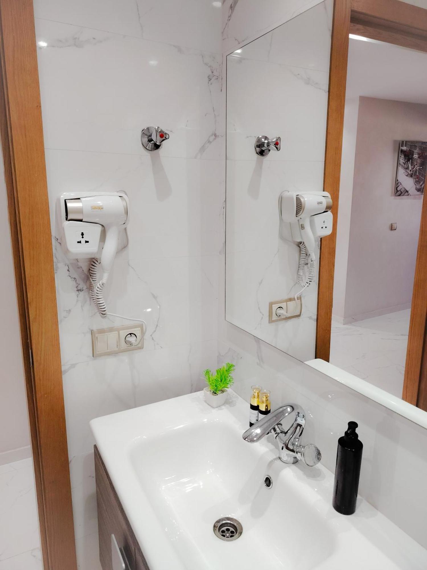 Super Apartement Totalement Neuf Et Climatise A Cote Du Centre Commercial Marjane M2 طنجة المظهر الخارجي الصورة